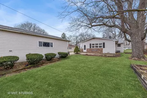 Exterior - 3706 Owl Dr, Rolling Meadows, IL 60008 photo 2 of 2