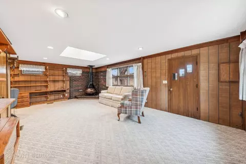 Living - 3706 Owl Dr, Rolling Meadows, IL 60008 photo 2 of 3