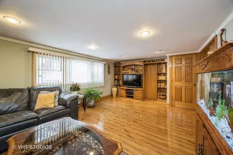 Living - 8129 S Oketo Ave, Bridgeview, IL 60455 photo 5 of 5