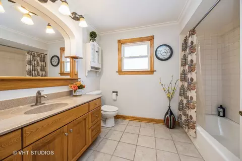 Bath - 8129 S Oketo Ave, Bridgeview, IL 60455 photo 1 of 2
