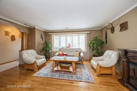 Living - 8129 S Oketo Ave, Bridgeview, IL 60455 photo 1 of 5