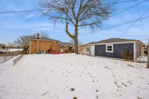 Exterior - 8129 S Oketo Ave, Bridgeview, IL 60455 photo 2 of 2