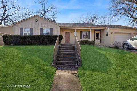 1604 E Willow Ave, Wheaton, IL 60187