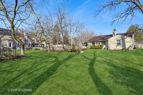 Exterior - 1604 E Willow Ave, Wheaton, IL 60187 photo 6 of 7