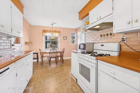 Kitchen - 1604 E Willow Ave, Wheaton, IL 60187 photo 2 of 2