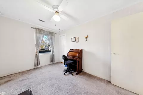Bedroom - 1604 E Willow Ave, Wheaton, IL 60187 photo 4 of 4