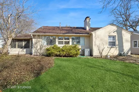 Exterior - 1604 E Willow Ave, Wheaton, IL 60187 photo 2 of 7