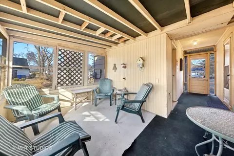 Exterior - 1604 E Willow Ave, Wheaton, IL 60187 photo 4 of 7