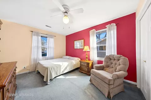 Bedroom - 1604 E Willow Ave, Wheaton, IL 60187 photo 2 of 4