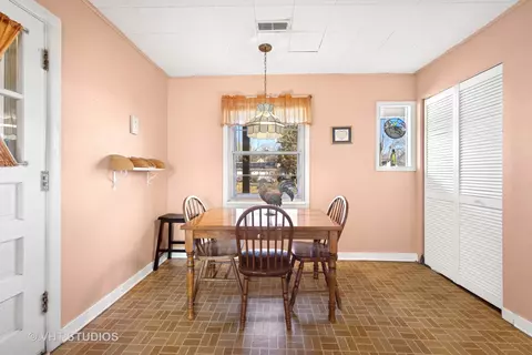 Dining - 1604 E Willow Ave, Wheaton, IL 60187 photo 2 of 2