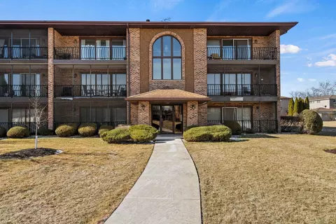 11112 S Heritage Dr #3B, Palos Hills, IL 60465