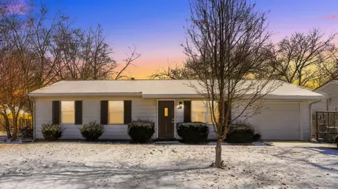 1506 Centennial Dr, Champaign, IL 61821 photo 2