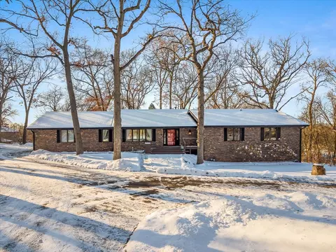 2624 Cerro Vista Dr, Rockford, IL 61107