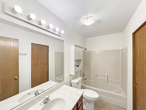 Bath - 415 Farmbrook Ct, Romeoville, IL 60446 photo 2 of 2