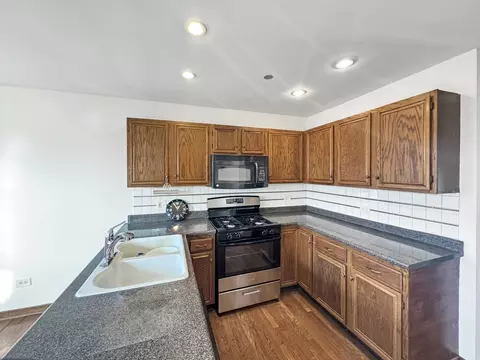 Kitchen - 415 Farmbrook Ct, Romeoville, IL 60446 photo 3 of 3
