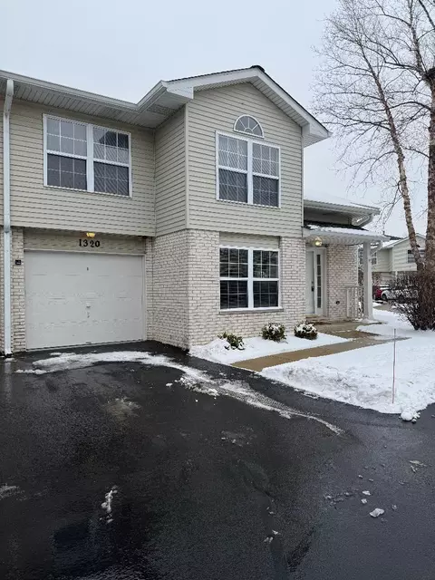 1320 Sugar Ct, Naperville, IL 60563