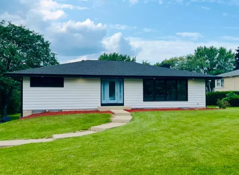 22 W300 Broker Rd, Medinah, IL 60157