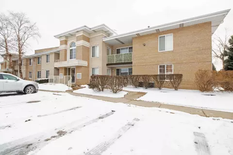 4227 W 76th St #208, Chicago, IL 60652