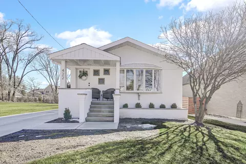 422 E Harrison St, Elmhurst, IL 60126