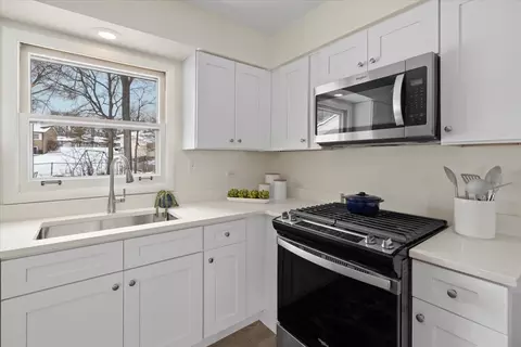 Kitchen - 1000 Fortress Dr, Mchenry, IL 60050 photo 2 of 2