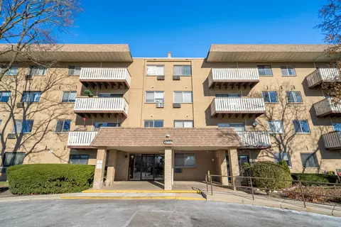280 N Westgate Rd #329, Mount Prospect, IL 60056