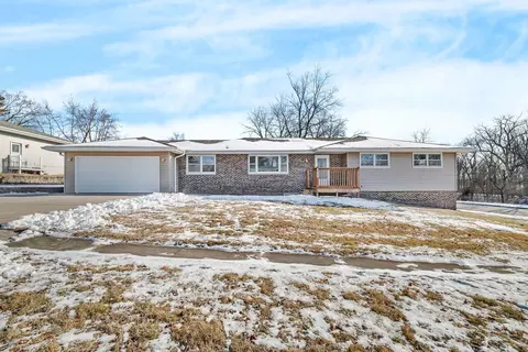 100 Glenwood Ln, Morris, IL 60450