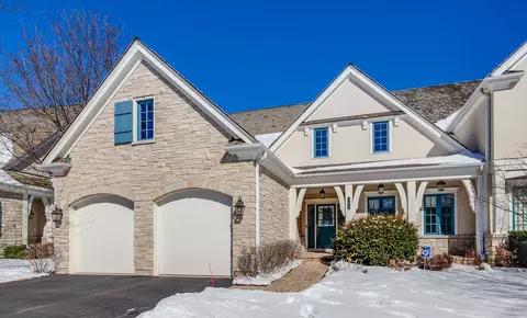 555 Greenway Dr, Lake Forest, IL 60045