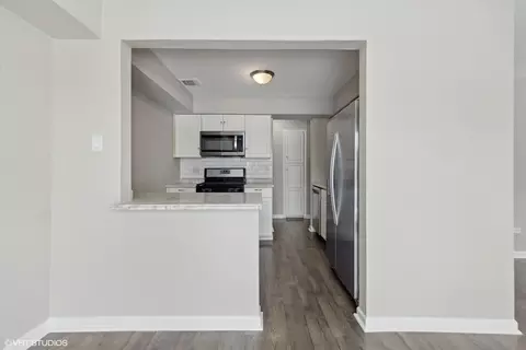Kitchen - 1500 Robin Cir #115, Hoffman Estates, IL 60169 photo 1 of 3