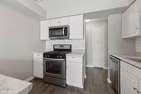 Kitchen - 1500 Robin Cir #115, Hoffman Estates, IL 60169 photo 2 of 3