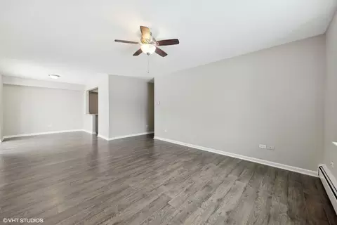 Living - 1500 Robin Cir #115, Hoffman Estates, IL 60169 photo 3 of 5