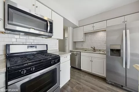 Kitchen - 1500 Robin Cir #115, Hoffman Estates, IL 60169 photo 3 of 3