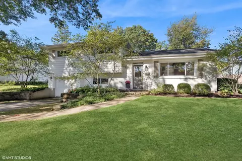 751 Kenwood Ave, Libertyville, IL 60048