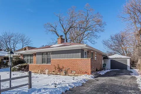 201 E Manchester Dr, Wheeling, IL 60090
