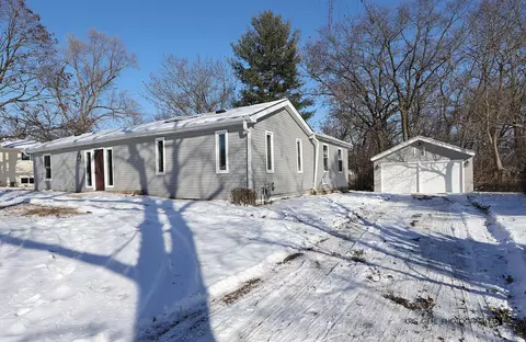 2814 Michael St, Wonder Lake, IL 60097