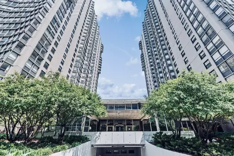 5701 N Sheridan Rd #25R, Chicago, IL 60660