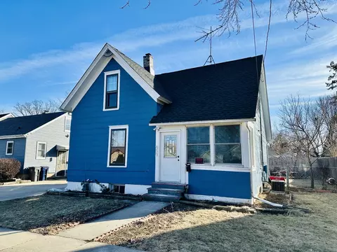 Exterior - 659 Chester Ave, Elgin, IL 60120 photo 2 of 3