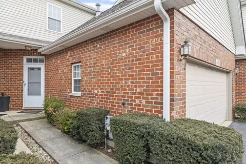 528 Goodwin Dr, Bolingbrook, IL 60440