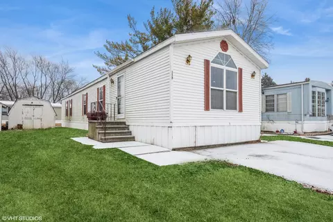 165 Carriage Ln, Sauk Village, IL 60411