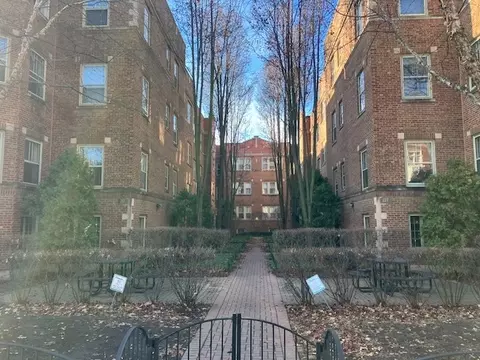221 N Oak Park Ave #3W, Oak Park, IL 60302