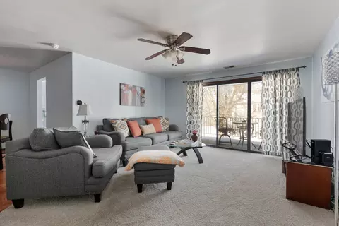 Living - 305 Walters Ln #2B, Itasca, IL 60143 photo 1 of 3