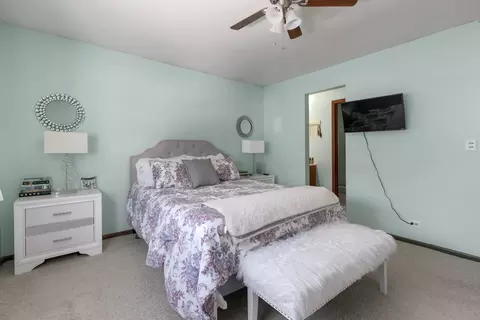 Bedroom - 305 Walters Ln #2B, Itasca, IL 60143 photo 1 of 3