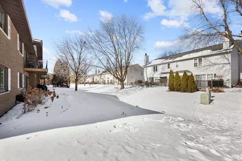 Exterior - 305 Walters Ln #2B, Itasca, IL 60143 photo 3 of 4
