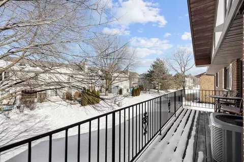 Exterior - 305 Walters Ln #2B, Itasca, IL 60143 photo 2 of 4