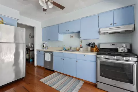 Kitchen - 305 Walters Ln #2B, Itasca, IL 60143 photo 2 of 2