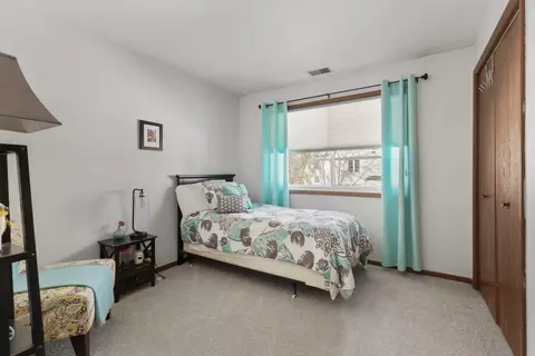 Bedroom - 305 Walters Ln #2B, Itasca, IL 60143 photo 3 of 3