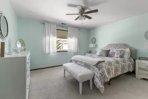 Bedroom - 305 Walters Ln #2B, Itasca, IL 60143 photo 2 of 3