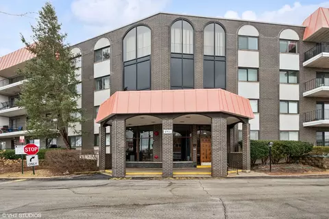 4901 Golf Rd #203, Skokie, IL 60077
