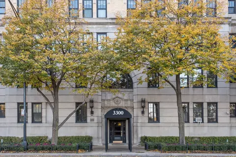3300 N Lake Shore Dr #9E, Chicago, IL 60657
