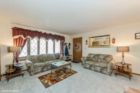 1005 E Cardinal Ln, Mount Prospect, IL 60056 photo 17