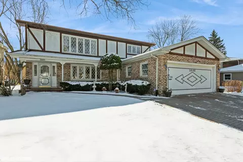 1005 E Cardinal Ln, Mount Prospect, IL 60056 photo 2